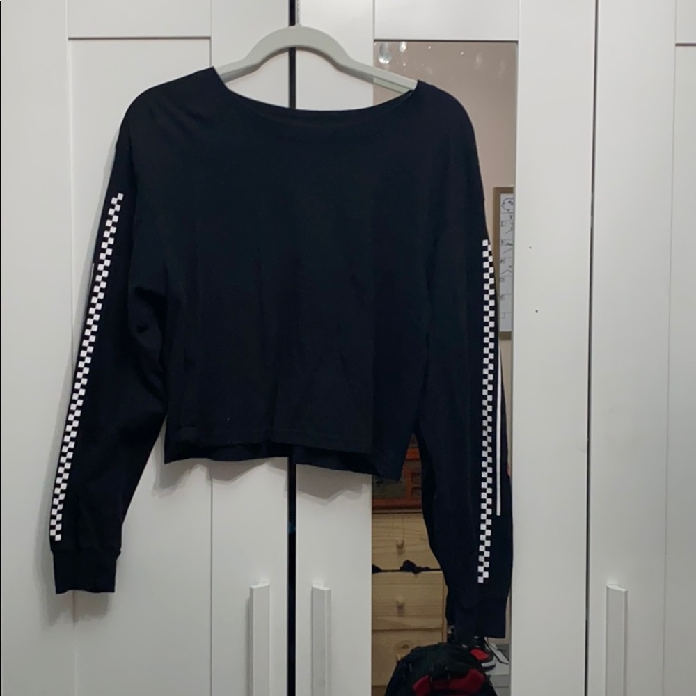 Mildly wore long sleeve crop top